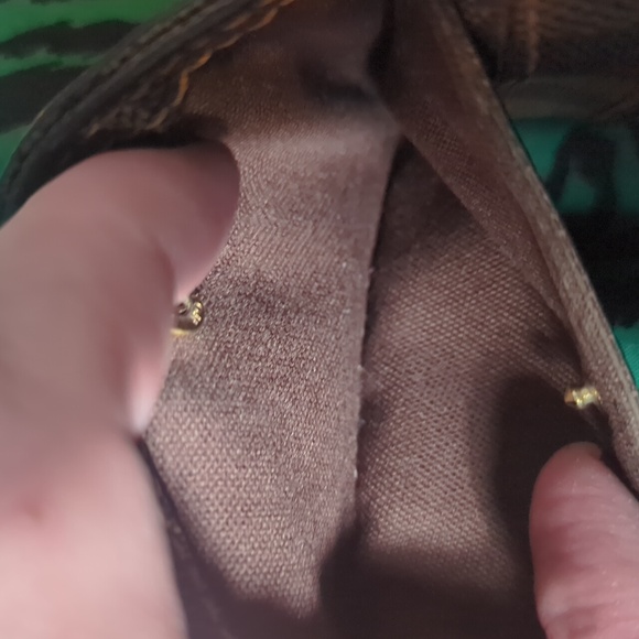 Louie Vuitton bumbag...zipper does need replaced - Picture 12 of 15